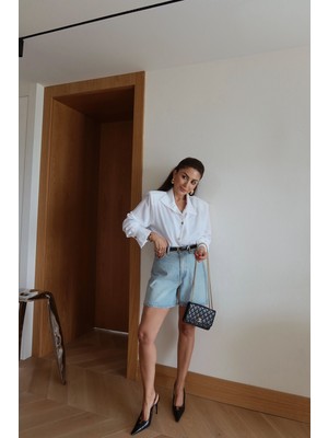Özge Özgenç Taşlamalı Basic Denim Şort