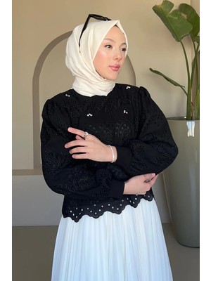 Tesettür Diyarı Hima Brode Dantel Kumaş Ribana Yaka  ve Manşetli Bluz- Siyah