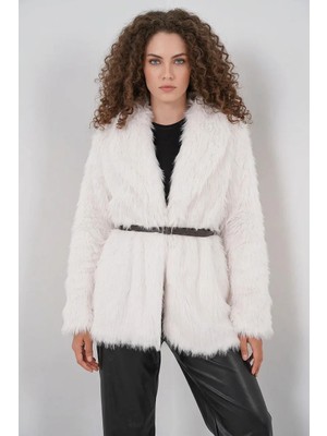 Hanka Kadın Geniş Yaka Kemerli Kürklü Oversize Beyaz Kaban