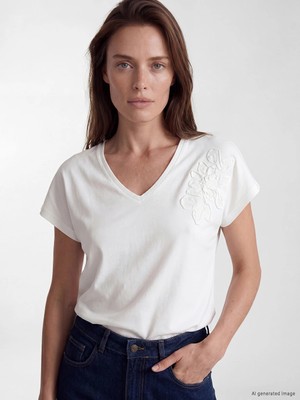 LC Waikiki Lcw Grace Ekru V Yaka Nakışlı Bluz