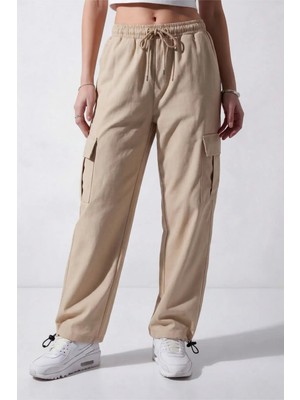 Veleno Kadın Bej Oversize Paraşüt Kumaş Kargo Cepli, Ayarlanabilir Paça Klipsli, Baggy Pantolon