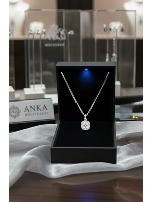 Anka Mücevherat Işıklı Kutuda 925 Ayar Gümüş Baget Kolye Kadın