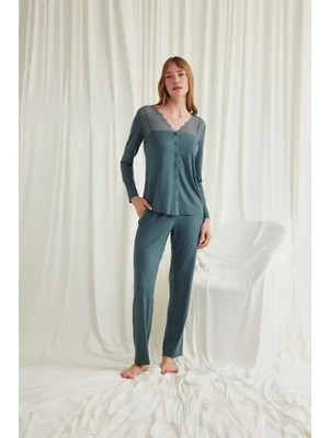 Yakası Omzu ve Paçası Dantelli Boydan Düğmeli Pijama Takımı