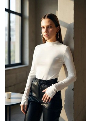 MiraLive Kadın Beyaz Parmak Geçmeli Uzun Kollu Body Esnek Fit Bluz