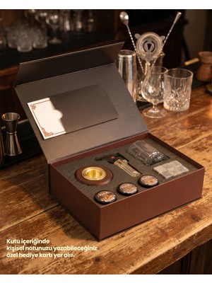 Lüx Kutulu Hediyelik Viski Tütsüleme Seti / 1 Adet Smoker / 1 Adet Viski Bardağı / 6 Adet Viksi Taşı / Torch Çakmak / 3 Farklı Talaş / Kullanım Kartı / Hediye Kartı / Full Set Kokteyl Tütsüleme Kiti