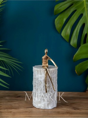 Miarik Design Mermer Üzerinde Oturan Altın Adam 10X10X16 cm
