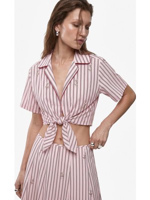 Koton Koton x Melis Ağazat - Kısa Kollu Önden Bağlamalı Taş Işlemeli Çizgili Crop Gömlek