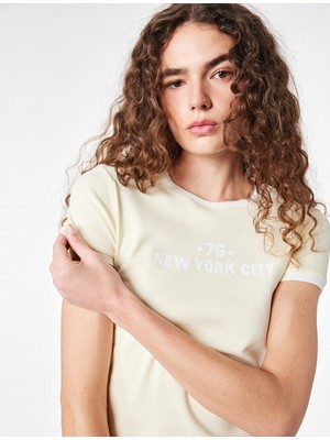 Koton Pamuklu Kısa Kollu Bisiklet Yaka Biyeli Slim Fit Baskılı Tişört
