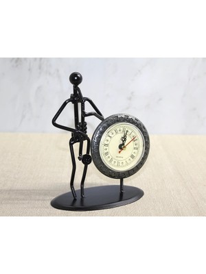 Metal Saatli Saksafon Çalan Müzisyen ALK4335