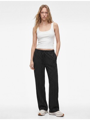 Koton Modal Karışımlı Slim Fit Kare Yaka Kolsuz Bluz