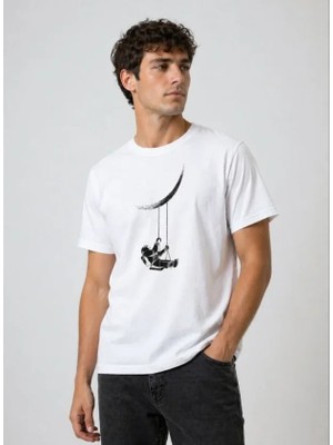 MiraLive Erkek Astronot Ay Temalı Tişört Kısa Kol Yazlık Bisiklet Yaka T-Shirt - Beyaz