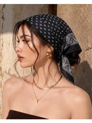 Revam Collection Siyah Retro Desenli Fular Bandana Şal Saten Pamuk Malzeme ile Şık Günlük Kombinler İçin