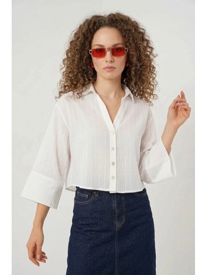 buğrahayalin Kadın Kısa Oversize Çizgili Viskon Beyaz Gömlek