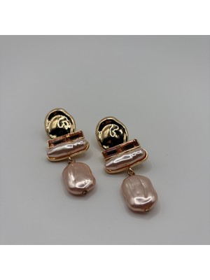 Marem Pembe Barok Inci Detaylı Sallantılı Kadın Küpe 7 cm Gold Renk Taşlı Şık Tasarım Küpe