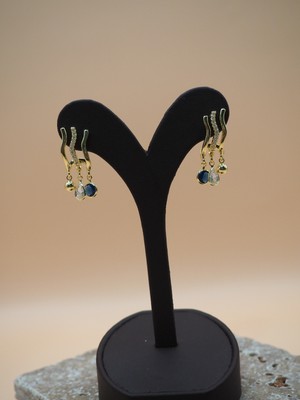 Stelle Jewelry Paslanmaz Çelik Dalga Tasarım Lacivert ve Beyaz Taşlı Sallantılı Küpe