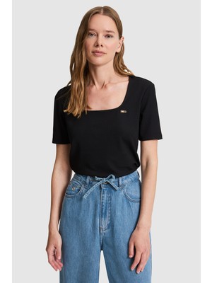 U.S. Polo Assn. Kadın Siyah Kare Yaka Basic Tişört 50323524-VR046