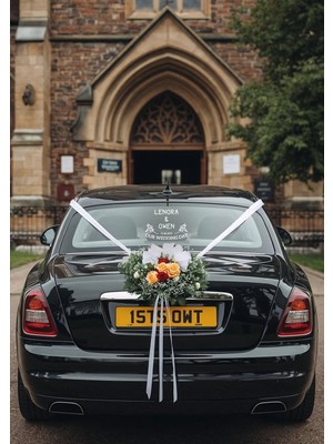 Lora Wedding Gelin Arabası Cam Yazısı İsme Özel 38cm Beyaz | Çiçek Desenli, “Our Wedding Day” ve İsimleriniz Yazılı Düğün, Nikah, Nişan İçin Araba Cam Yazısı Sticker, Folyo, Vinil