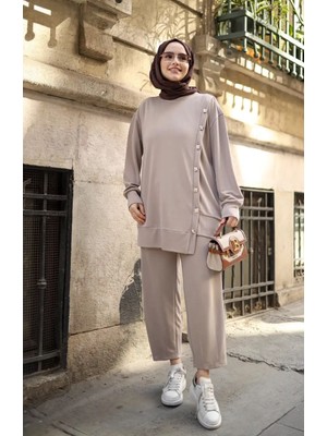 Esra Butik Ipek Cupra Kumaş Düğme Detaylı Tunik Pantolon Takım – Bej / Haki