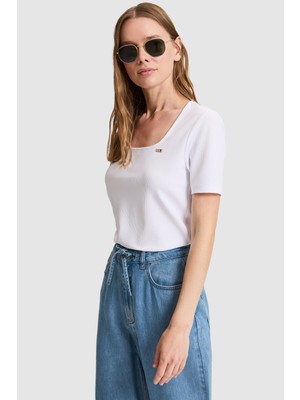 U.S. Polo Assn. Kadın Beyaz Basic Tişört 50323524-VR013 Slim Fit Kolsuz Pamuk Malzemeden Trend Stil