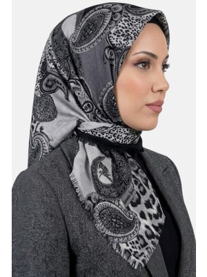 Hadiora Kadın Gri Leopar ve Paisley Desenli Flamlı Eşarp