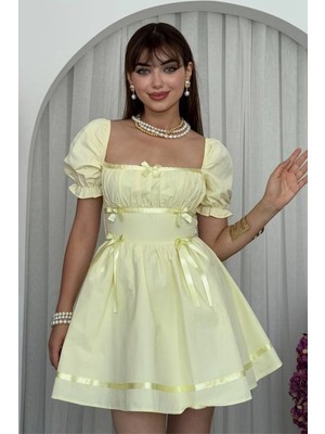 Moda Days Puf Kollu Kare Yaka Büzgülü Mini Elbise Fiyonk Detaylı Kısa Yazlık Elbise