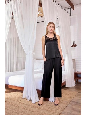 Fantastik Store Arias Closet Viskon Dantelli ve Dekolteli Saten Pijama Takımı