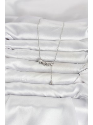 Luord - Store Pirinç Gümüş Renk Minimal Sallantılı Yıldız Model Kadın Kolye - Lisinya