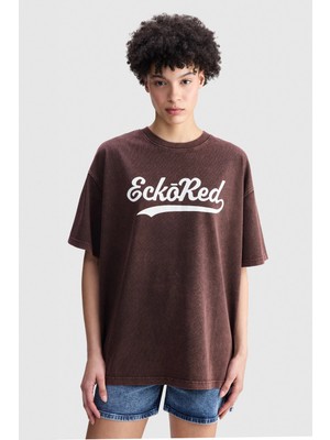 Ecko Unltd. Ecko Red Madelyn Loose Boyfriend Fit Bisiklet Yaka Baskılı %100 Pamuk Kadın Kahverengi Tshirt
