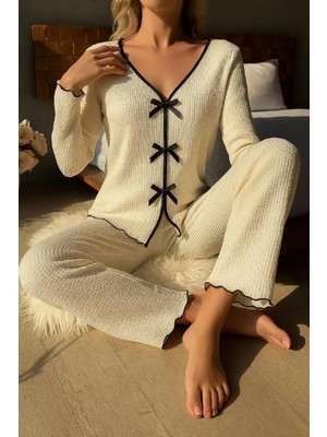 MiraLive Kadın Beyaz Fiyonklu Iç Çamaşırı ve Uzun Kollu V Yaka Pijama Takımı 4'lü Set