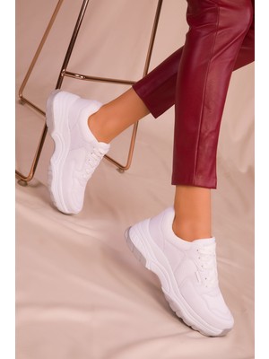 Eformoda Kadın Siyah Beyaz Sneaker Düz Tabanlı Esnek Malzeme ile Şık ve Rahat