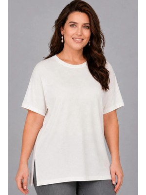 Curvy Trend Büyük Beden Bisiklet Yaka Kısa Kol Yan Yırtmaçlı Bluz