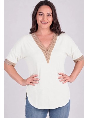 Curvy Trend Büyük Beden V Yaka Bej Dantelli Yarım Kol Yan Yırtmaç Bluz