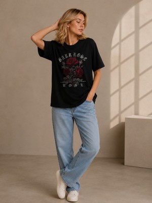Kadın Vintage Kırmızı Gül Desenli Grafik Baskılı Siyah Premium Basict-Shirt