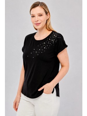 Curvy Trend Büyük Beden Omuz Taş ve Inci Işlemeli Yuvarlak Yaka Manşet Detaylı Kısa Kol Yan Yırtmaçlı Bluz