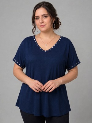 Curvy Trend Büyük Beden Yaka ve Kol Ucu Inci Işlemeli V Yaka Kısa Kol Geniş Etekli Bluz