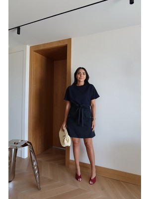 Özge Özgenç Kendinden Kemerli Cepli Elbise