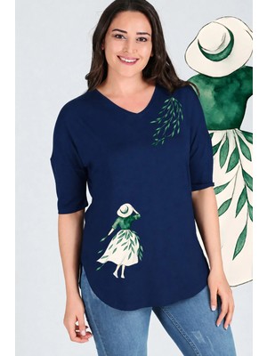 Curvy Trend Büyük Beden Kız ve Yapraklar Baskılı Yarım Kol Yan Yırtmaç Bluz