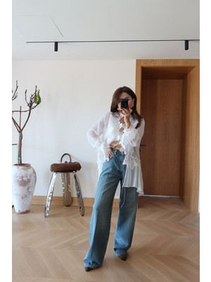 Özge Özgenç Yıkamalı ve Taşlamalı Jean