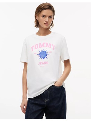 Tommy Hilfiger Kadın Normal Kalıp Yuvarlak Yakalı Logo Baskılı Kısa Kollu Ekru T-Shirt DW0DW23159-YBL
