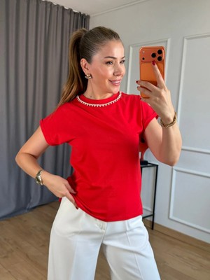 Size Özgü Kırmızı Yaka Su Yolu Taşlı Tshirt