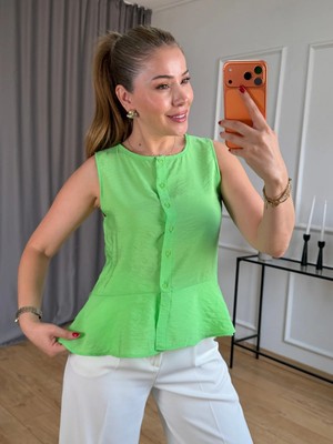 Size Özgü Yeşil Etek Ucu Volanlı Kolsuz Bluz
