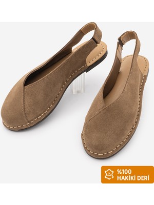 Marjin Kadın Önü Kapalı Dikiş Detaylı Lastikli Günlük Sandalet Dorlin Camel Süet