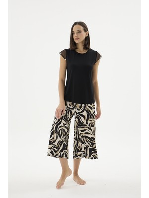 Sevim Kadın Tül Detaylı Kısa Kol Zebra Desenli Kapri Pijama Takımı C4T1N771