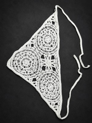 Sibel Günay Butik El Örgüsü Çiçek Motifli Üçgen Saç Bandanası – Bohem Yazlık Bandana