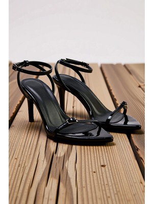 Benerly Kadın Rugan Topuklu Ayakkabı Ankle Strap Detaylı Orta Topuk Zarif Kesim Konforlu Iç Astar Günlük
