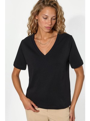 Hiccup Kadınlar Busem V Yaka Düz Regular Fit Pamuk T-Shirt Siyah