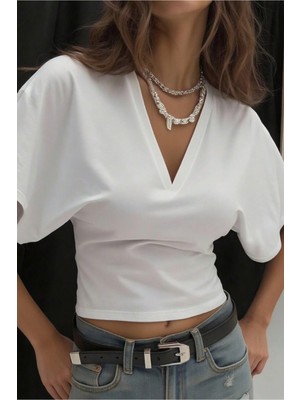 Tarz Cool Kadın Beyaz V Yaka Drape Detaylı Crop Bluz – Rahat Kalıp Şık Günlük Üst