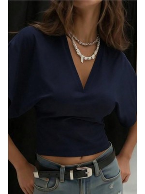 Tarz Cool Kadın Beyaz V Yaka Drape Detaylı Crop Bluz – Rahat Kalıp Şık Günlük Üst
