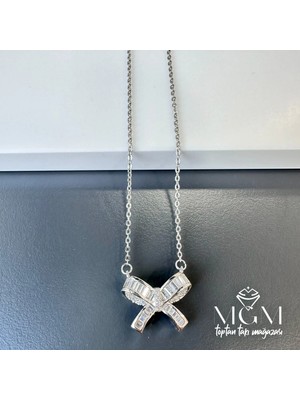 Svoria Store Çelik Zirkon Taşlı Fiyonk Kolye - KL0151
