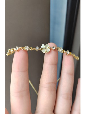 Trend Collection Gold Renk Yonca Figürlü Kadın Bileklik Taş Detaylı Pinterest Tasarım